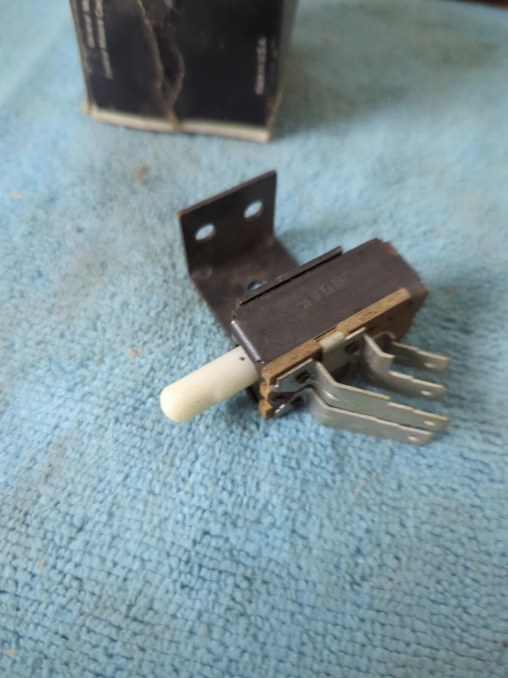 NOS 1968 Chevrolet Impala Bel Air Biscayne With CAC Heater AC Switch 3919586 - Image 2 of 4