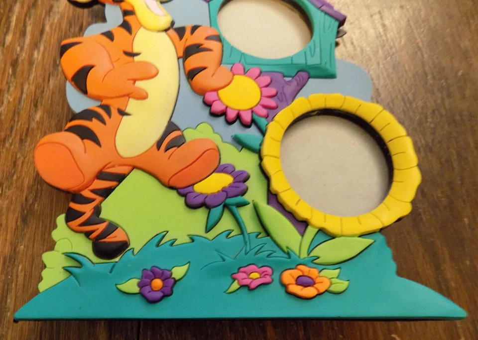 Winnie the Pooh Tigger con marco de fotos 3D de goma para pájaros 2 aberturas ¡RARO! Foto 3 de 4
