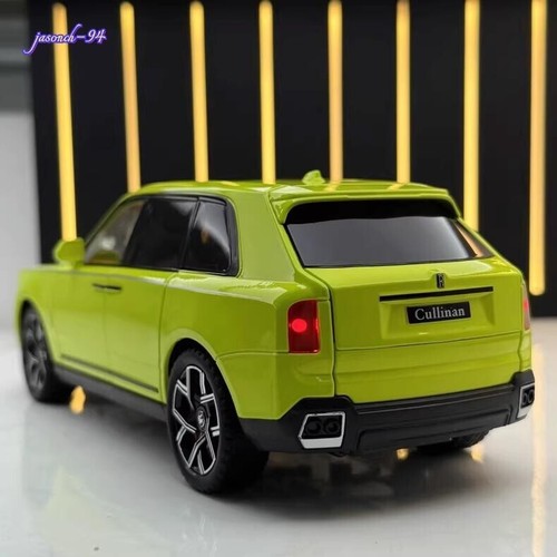 Rolls Royce Cullinan Alloy Car Model 1:24 - Picture 2 of 5