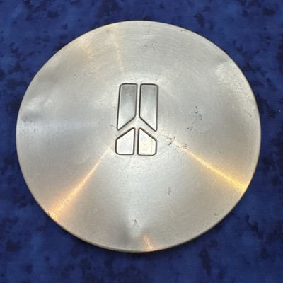 1991-92 Oldsmobile Eighty Eight  Hub Cap Brand 25552476