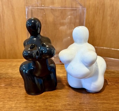 PETER ANDREWS RED VANILLA NUDE FAT LADIES 4  PORCELAIN SALT & PEPPER SHAKERS