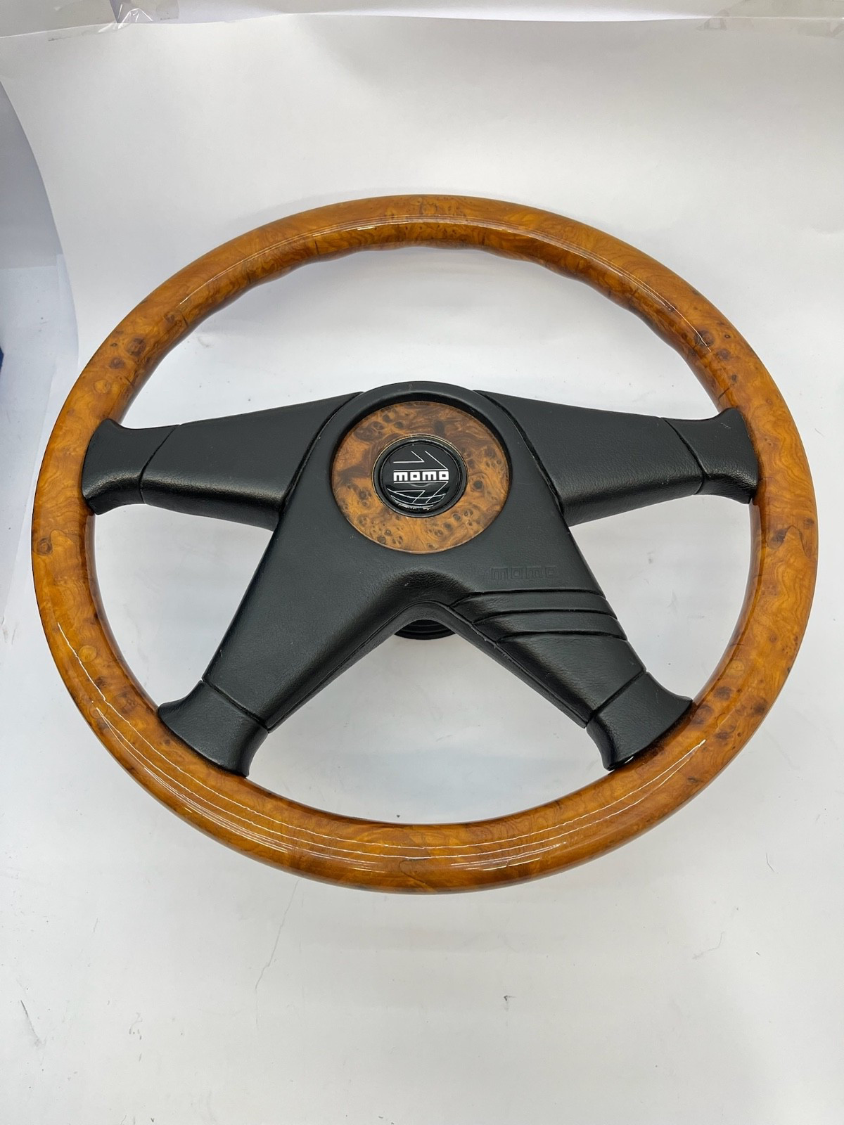 Volante MOMO modello ML38