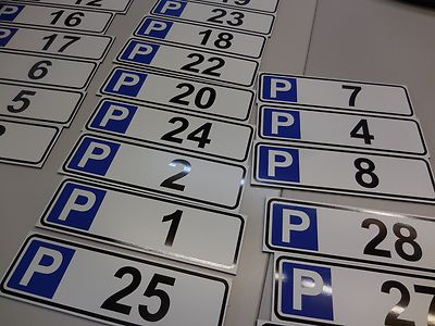 Schild Privatparkplatz/Stellplätze Nummern/Text nach Angabe  Größe 270x80 mm