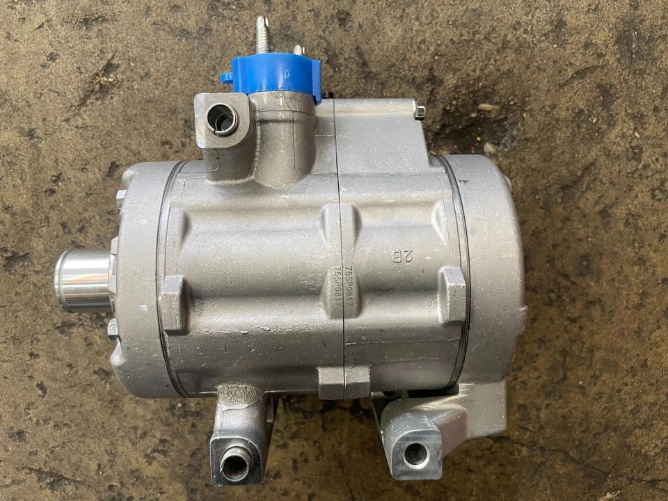 Novo (Caixa Aberta) Compressor AC para uma expedição F150-350 ou navegador Lincoln - Imagem 2 de 4