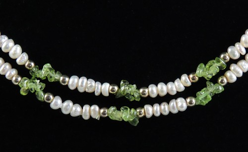 Gorgeous Modern Tumbled Peridot Pearls & Gold Plated Bead Necklace - Picture 3 of 4