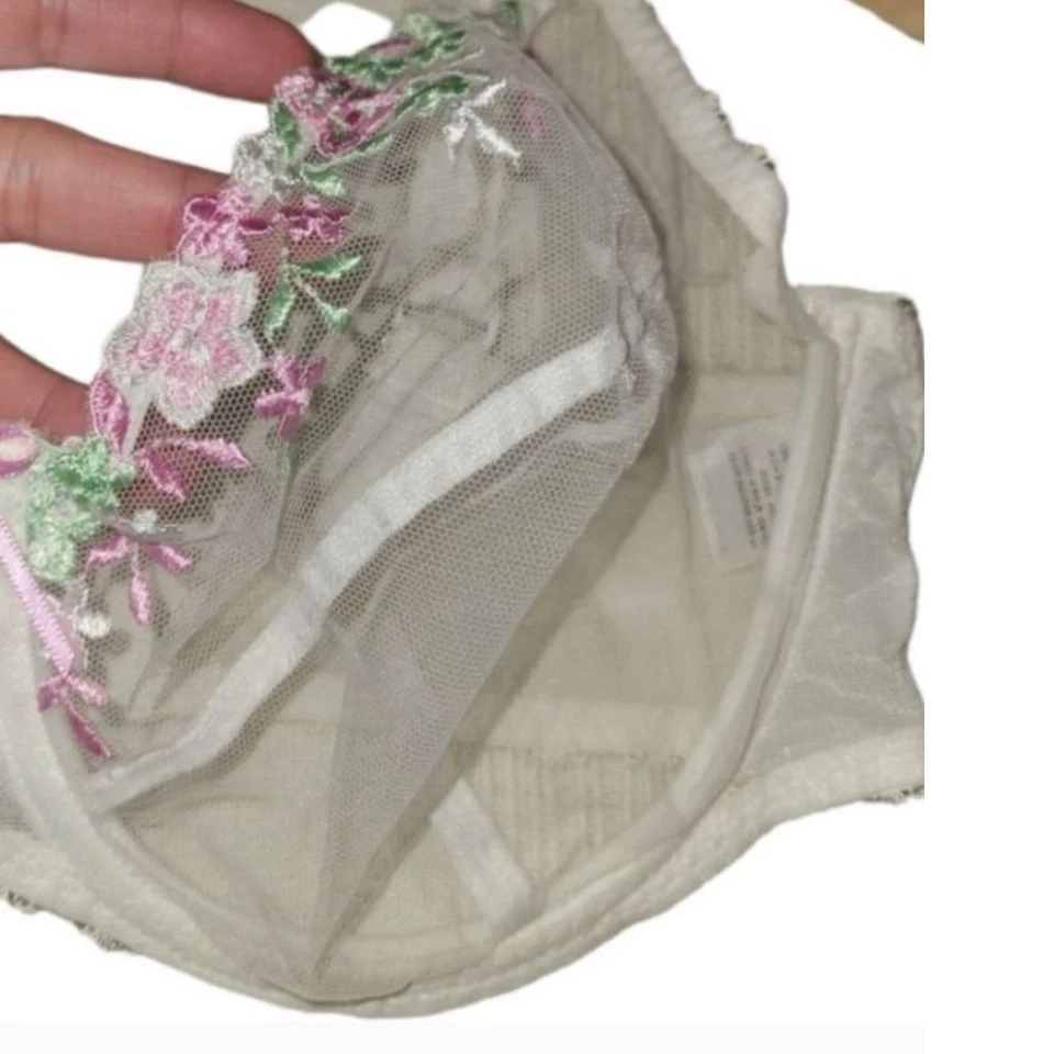 Sujetador Freya ZETA AA5720WE 10 Disponibles $40 cada uno, Ver Comentarios para Tallas Disponibles Foto 3 de 3