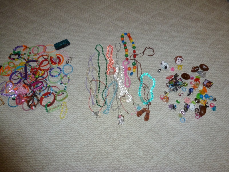 Lot Play Jewelry Dress Up Items Necklaces, Chains, Rings Youth Pretend Play