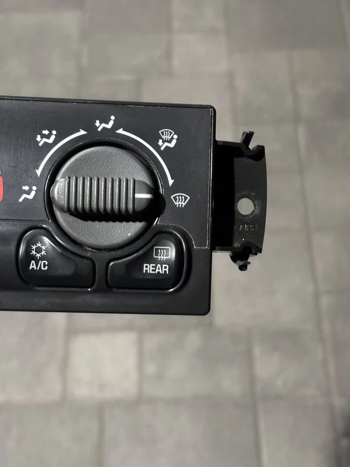 Оригинальный климат-контроль 2000-2002 Chevy Suburban Tahoe Silverado GMC Yukon 15054698 - Изображение 2 из 4