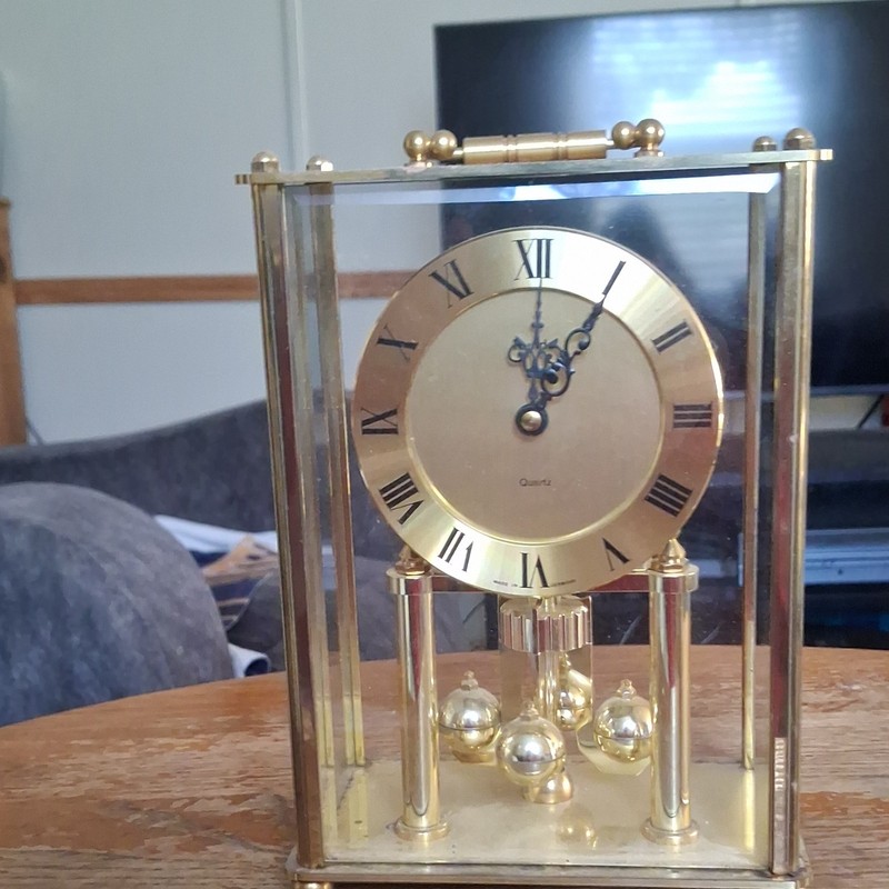 Quartz Gold Anniversary/Torsion Desk Clock Roman Numerals Battery Operated
