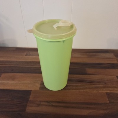 VINTAGE TUPPERWARE 48 OZ TAPERED PITCHER LIGHT LIME GREEN with Lid Juicer Jug