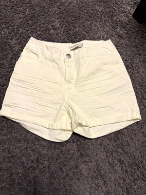 Amisu Damen Hotpants Shorts Weiß Gr. 34 Denim Baumwolle Five-Pocket Knopf RV
