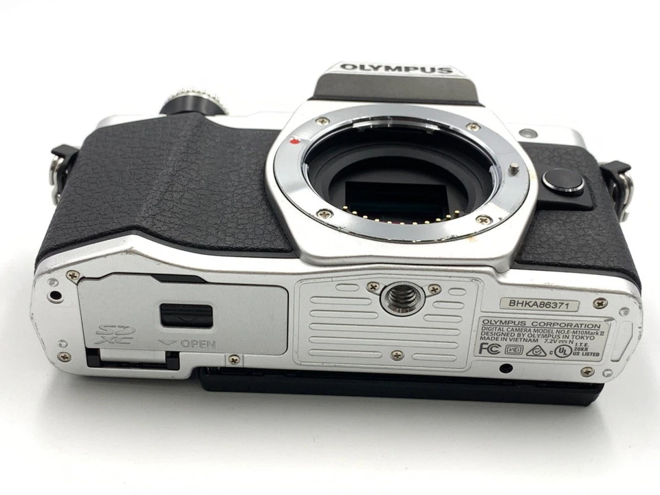 OLYMPUS OM-D E-M10 MarkII 16,0 MP CUERPO PLATEADO -EXCELENTE- 5275 Foto 3 de 3