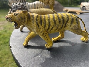 Vintage Lot Of 5 Plastic Zoo Animals Lion Giraffe Zebra Tiger Camel Vintage 1987
