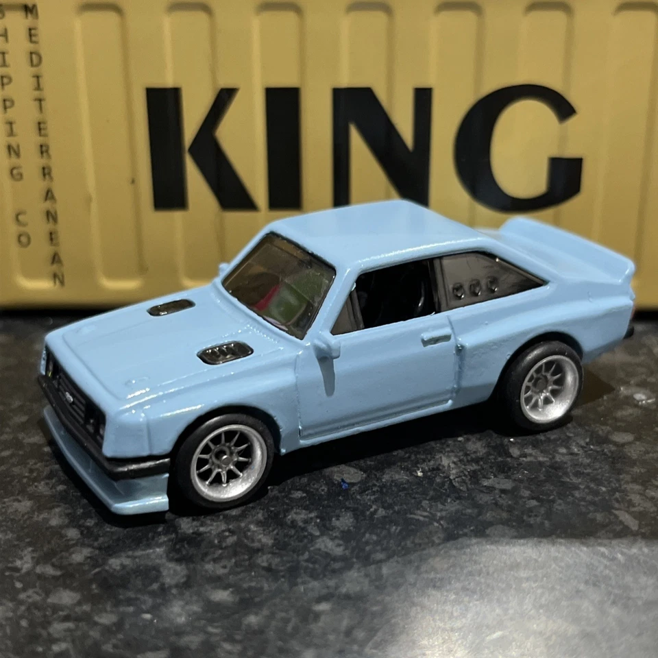Hot Wheels escort RS2000 personalizado con pilotos reales  Foto 2 de 4