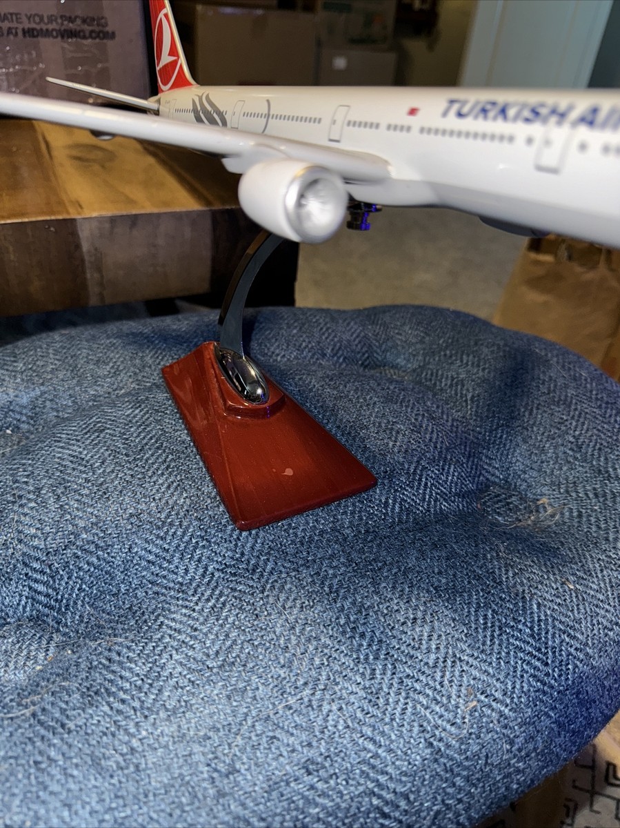 1:400 NG Models Turkish Airlines Boeing 777-300ER TC-JJS 1:400 NG Models Turkish Airlines Boeing 777-300ER TC-JJS