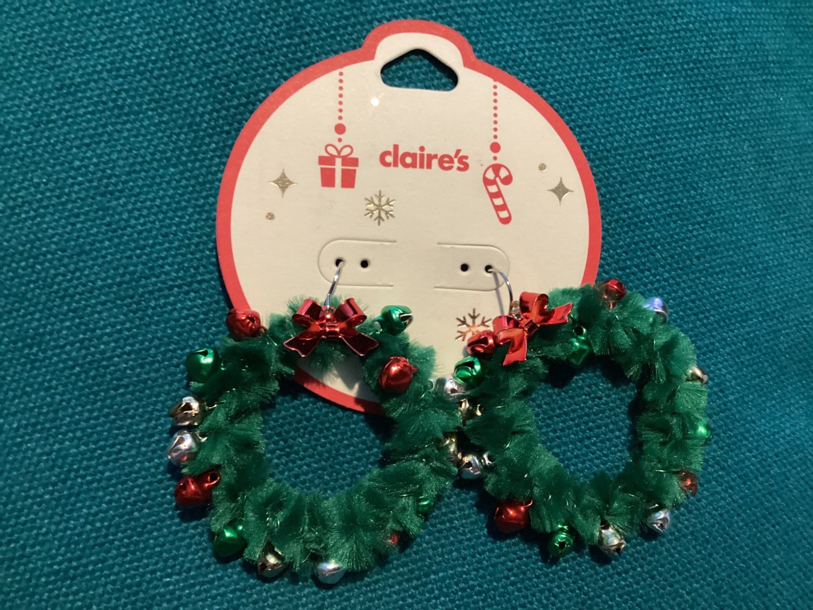 BNIP New Claire’s Accessories Christmas Earrings - Wreath with Baubles & Bow