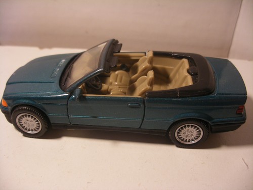 NEW-RAY City Cruiser en Metal 1/43 BMW 325i Cabriolet vert - Foto 2 di 6
