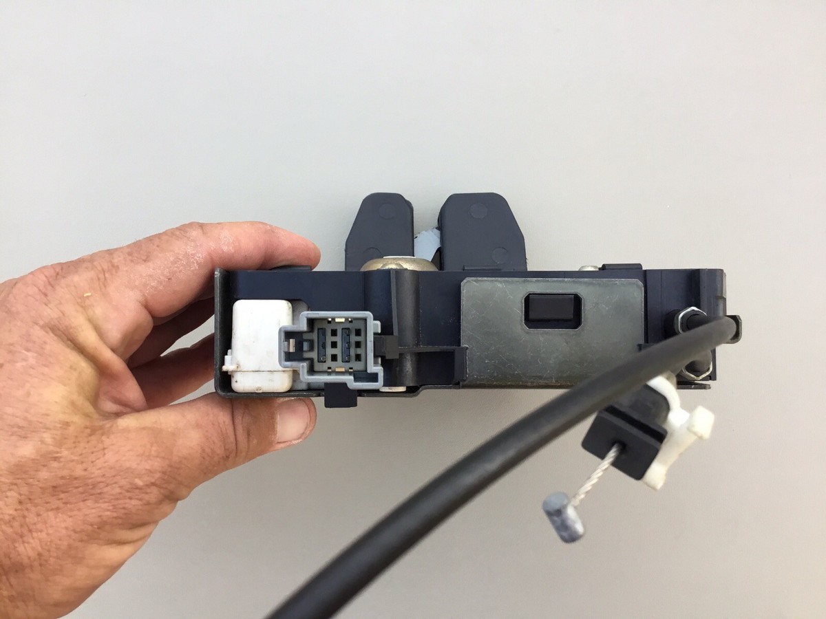 2003-2014 Volvo XC90 Tailgate Lift Gate Latch Lock Actuator  