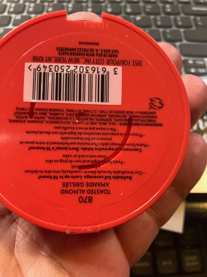 1-COVERGIRL Outlast Extreme Wear Pressed Powder #870 - Toasted Almond 0.38 oz. - Image 2 of 2