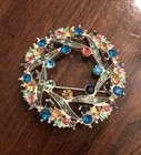 Vintage Napier Round Pin Brooch Rainbow Rhinestones Signed Classic Jewelry — photo 1