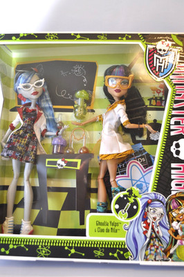 Monster High G1'Mad Science'Lab Partners CloeDeNile/Ghoulia Yelps-BBC81-'12-New