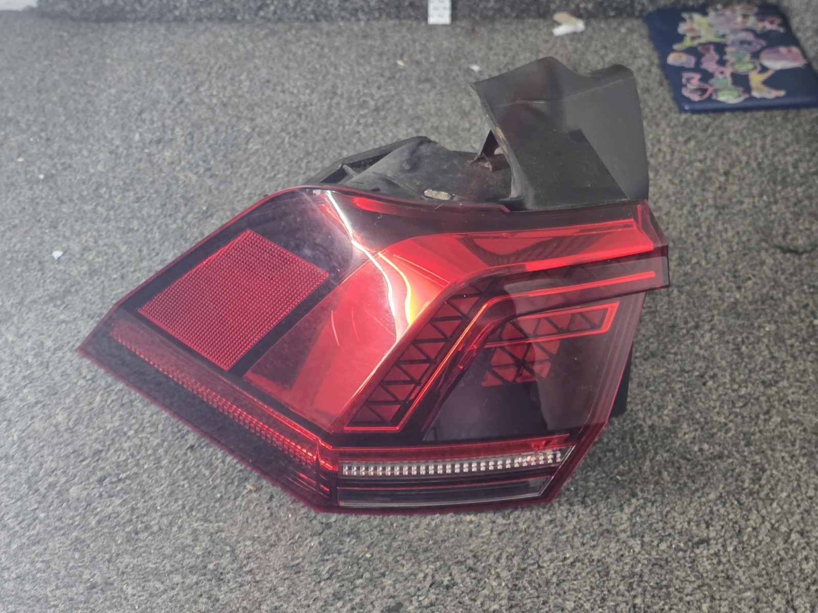 2016-2020 VW TIGUAN MK2 LEFT  PASSENGER SIDE REAR LED LIGHT LAMP 