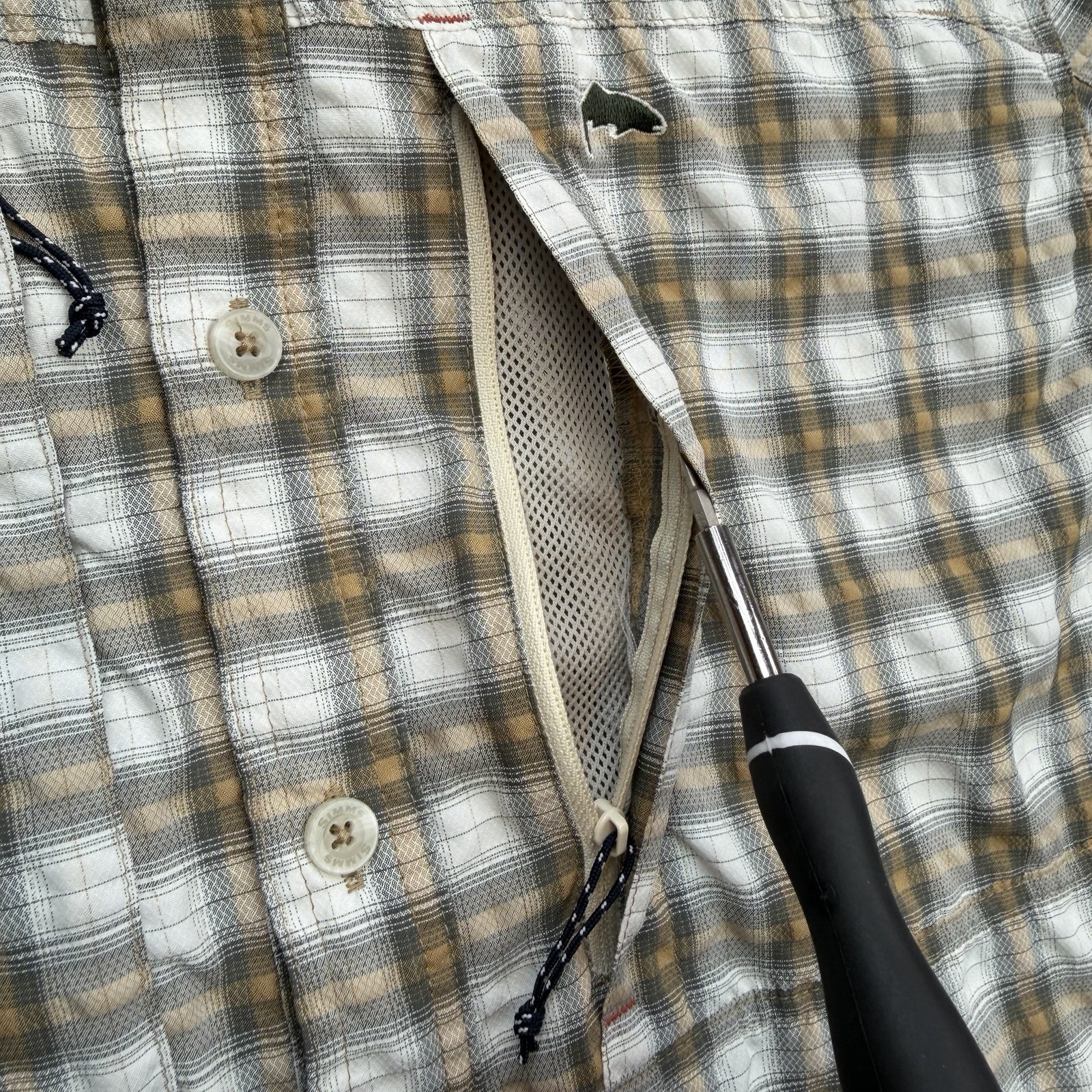 SIMMS Button Down Insect Shield Fishing Seersucke… - image 7