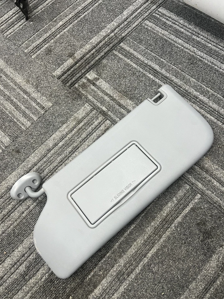 Quebra-sol esquerdo Ford F-550 Super Duty - Imagem 2 de 4