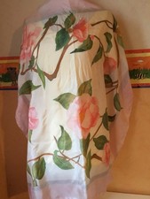 Beau foulard 100 % soie PIER motif rose en parfait état.