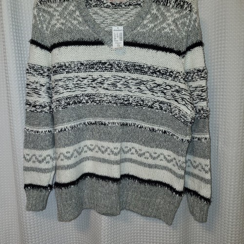 NEW DRESSBARN PULLOVER SWEATER WHITE BLACK SILVER METALLIC THREAD 1X - Picture 3 of 10