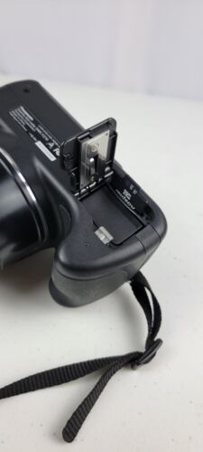 PANASONIC LUMIX DMC-FZ70 Digital Camera - 16.1MP / 60x / Full HD - Picture 9 of 12
