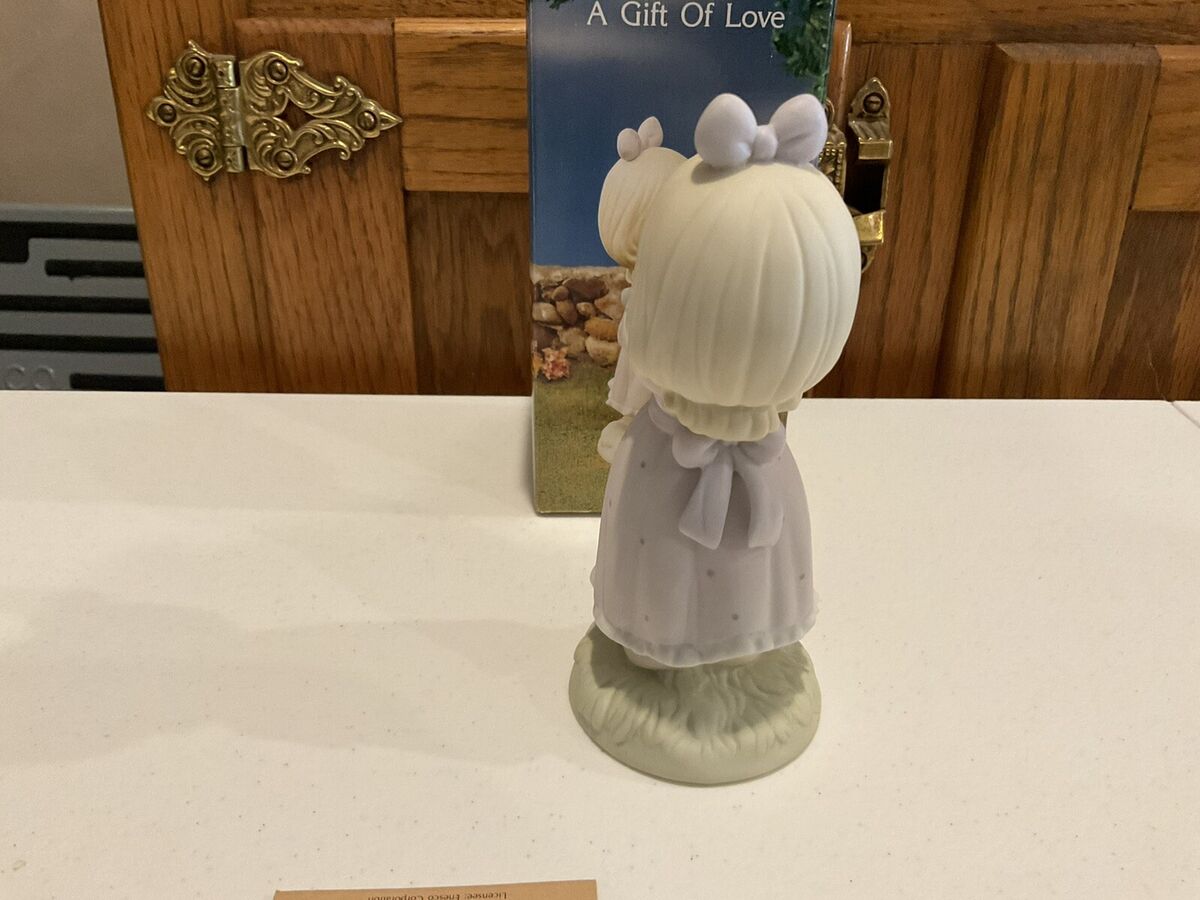 PRECIOUS MOMENT FIGURINE - 527114 - SHARING A GIFT OF LOVE PRECIOUS MOMENT FIGURINE - 527114 - SHARING A GIFT OF LOVE