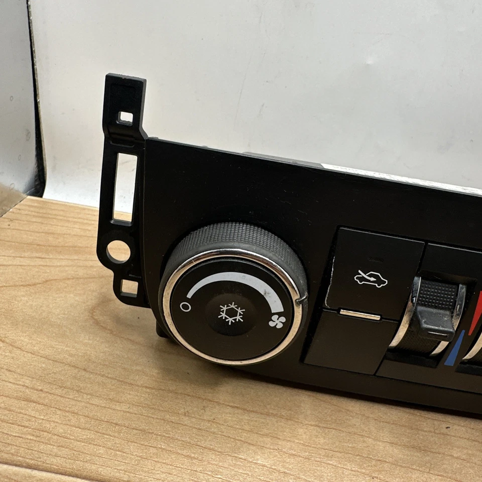 Chevrolet Impala 2006-2011 control de temperatura aire acondicionado 20861784 OEM Foto 2 de 4