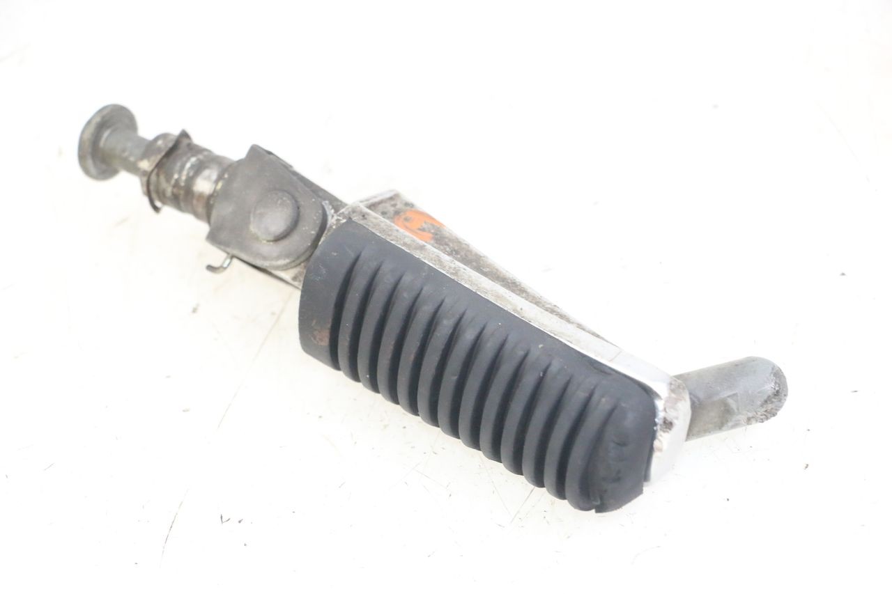 RECHTER VORDERER FUßRASTEN - YAMAHA FZS FAZER 600 (2001 - 2003)