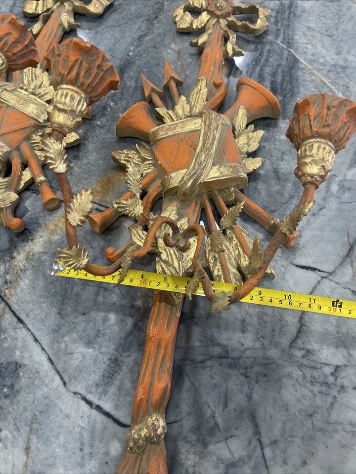 一对路易十六风格双光镀金木质壁灯,19 世纪。 — 第 3/4 张图片