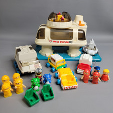 Vintage 1984 Playworld Toys Lil Playmates Space Station Vehicles  Figures Set