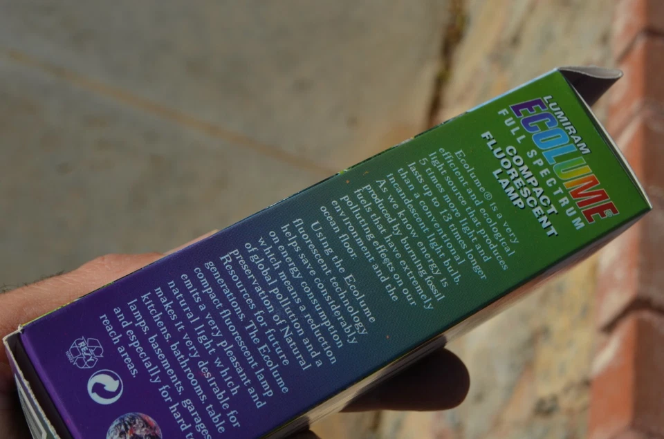 LUMARIN Eculum Full Spectrum 20W 1375 lumens compact fluorescent lamp bulb - Image 3 of 3