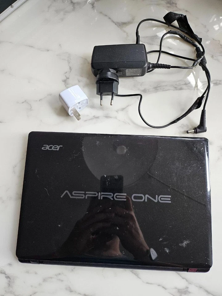 Acer Aspire One AO725 11.6" NOT WORKING Laptop Netbook 8GB RAM/281 GB HDD WIND 7 - Image 3 of 4