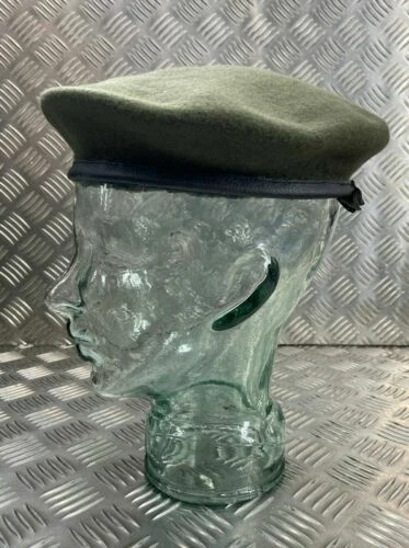 Copricapi ed elmetti militari da collezione generale