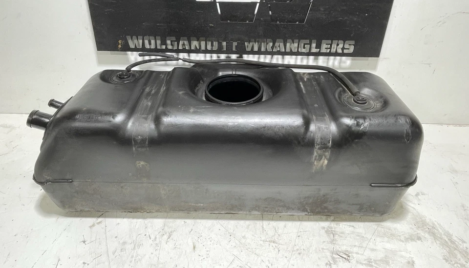 Tanque de gasolina de plástico polivinílico de 19 galones Jeep TJ Wrangler 97-02 52018768AB OEM CC Foto 2 de 4