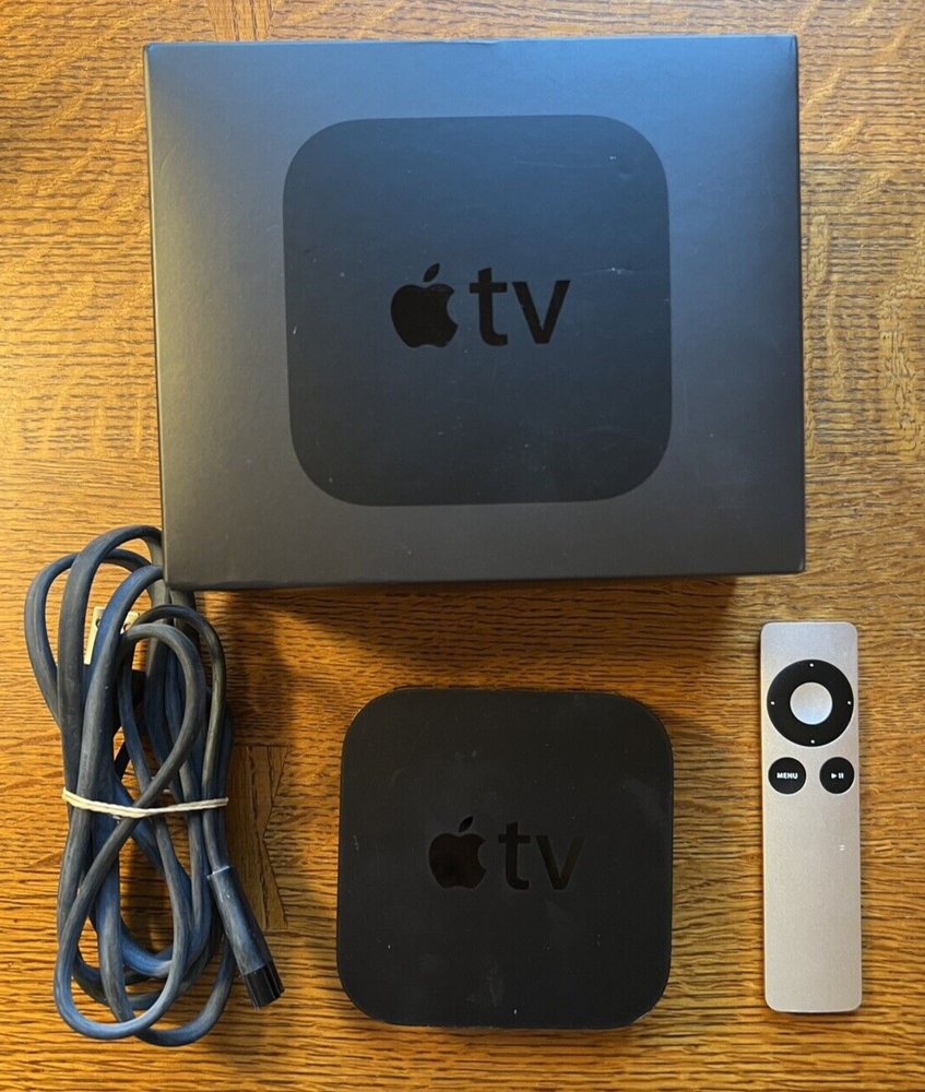 Apple TV 4th Generation HD Media Streamer (A1625, 32GB) MGY52LL/A Silver Remote