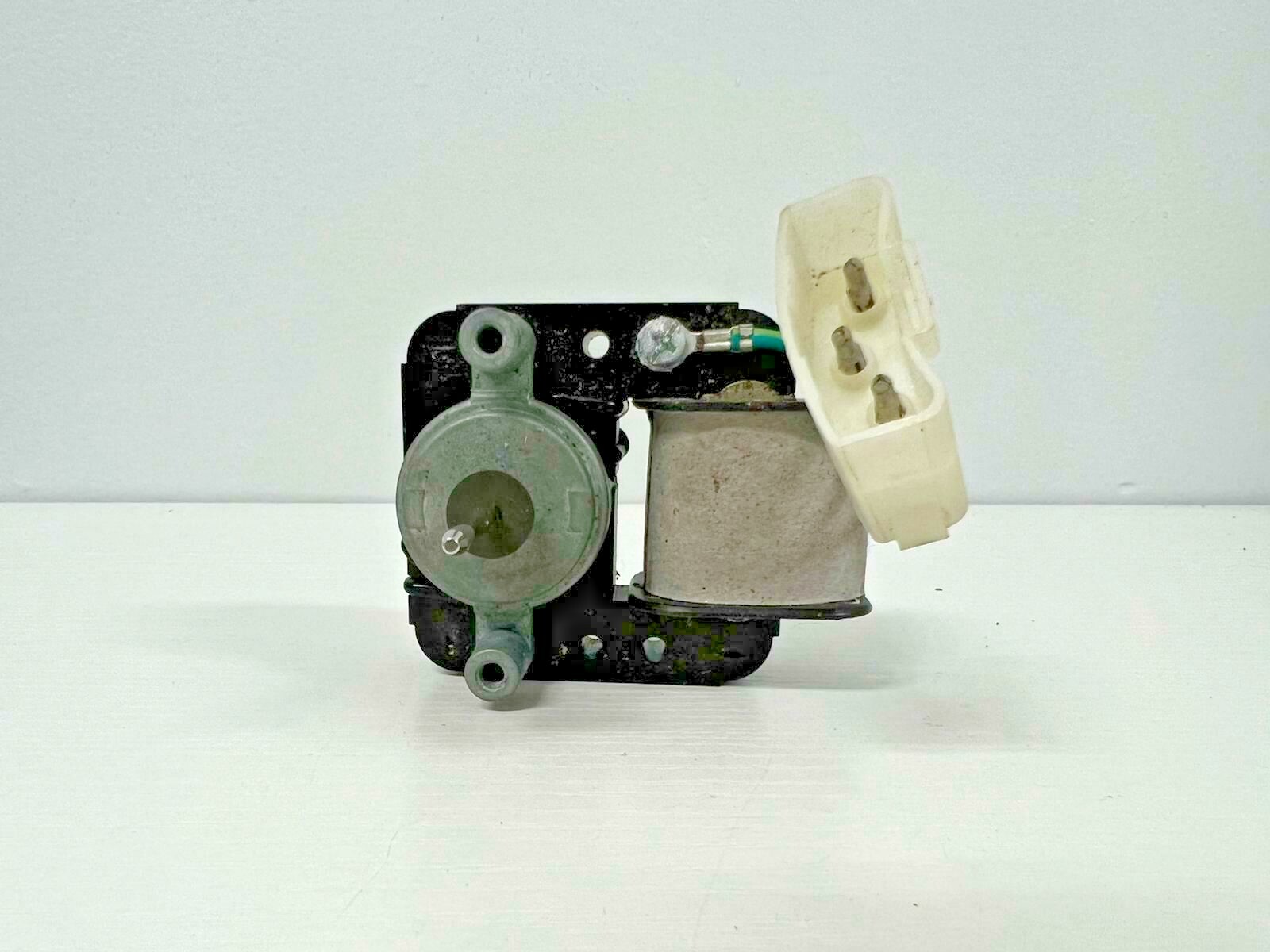 Genuine OEM Frigidaire Condenser Fan Motor 241696606 | eBay