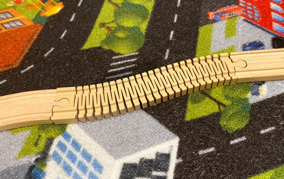 Vía de tren flexible para trenes de madera, Brio, Lillabo, Bigjigs, IKEA y más Foto 4 de 4