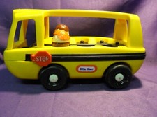 VINTAGE LITTLE TIKES TODDLE TOTS SCHOOL BUS W/ 2 TODDLE TOT FIGURES MADE IN USA
