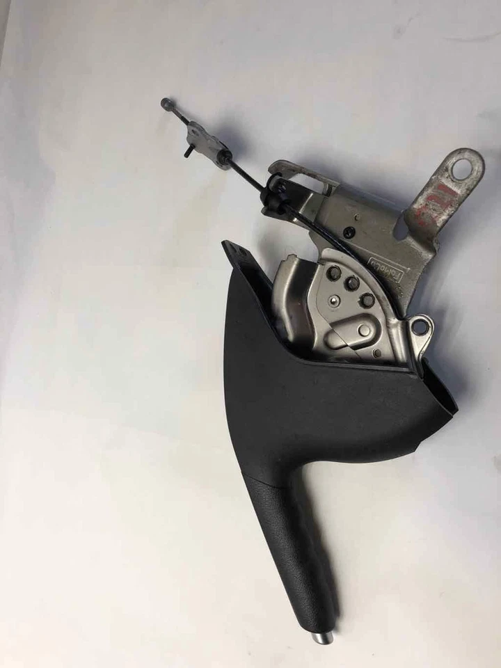 Ручка стояночного экстренного тормоза рычаг ручного тормоза напольный в сборе 2018 FORD FIESTA - Изображение 2 из 4