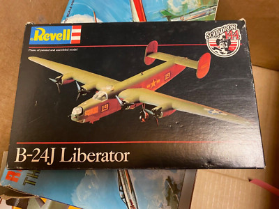 Vintage Rare Estate find Ravel airplane model kit B   24J liberator
