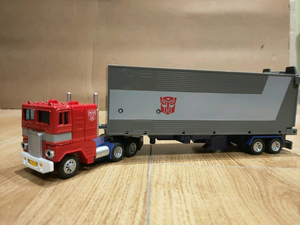 Transformers Optimus Prime Action Figure Commander Class Series & Legacy Hasbro - Image 4 of 4