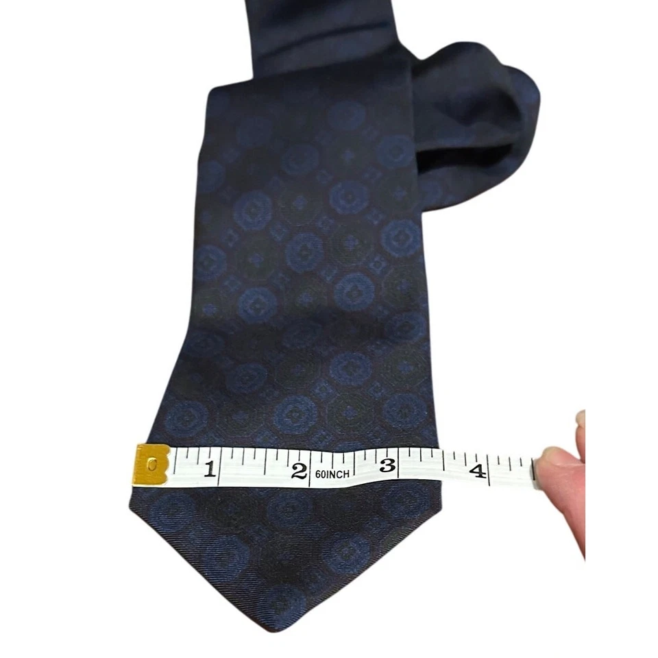 Corbata Vintage Club Room Seda Hecha en Italia Hecha a Mano en EE. UU. Estampado Azul Negro  Foto 2 de 4