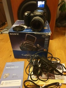 Sony Cyber-shot DSC-R1 10.3MP Digital Camera - Good Condition in Box