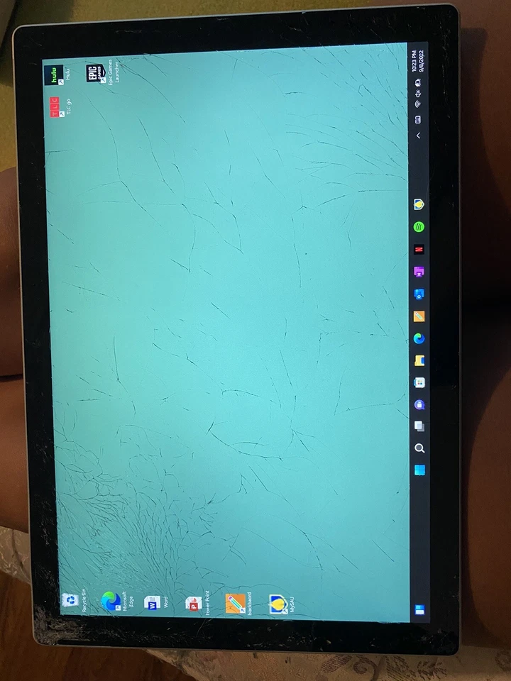 Microsoft Surface Pro 7, Wi-Fi, 12.3 inch - Silver - Image 3 of 4